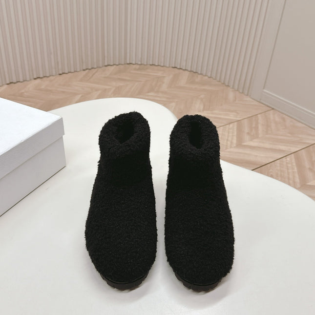 SNOW ANKLE BOOTS IN BLACK SHEARLING