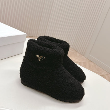 SNOW ANKLE BOOTS IN BLACK SHEARLING