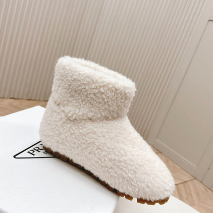 SNOW ANKLE BOOTS IN WHITE SHEARLING