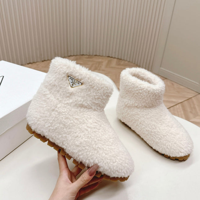 SNOW ANKLE BOOTS IN WHITE SHEARLING