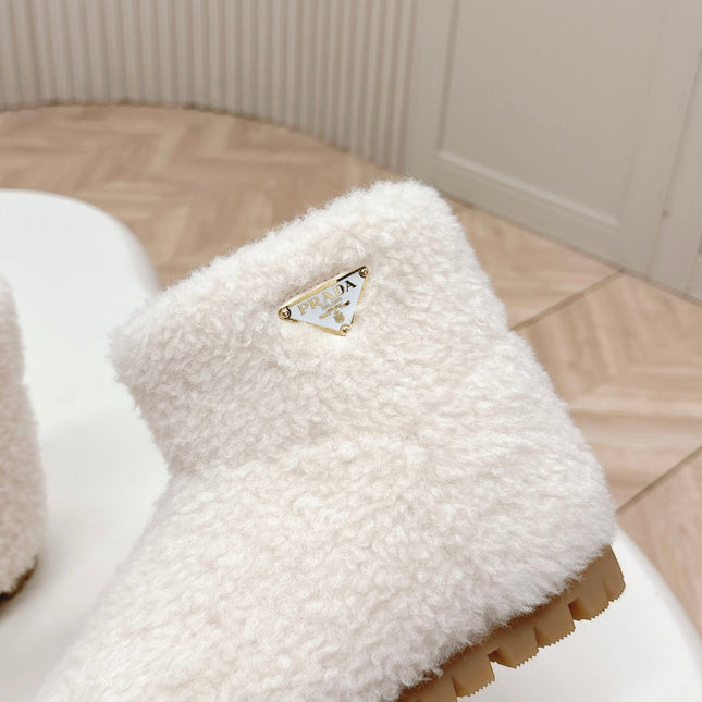 SNOW ANKLE BOOTS IN WHITE SHEARLING