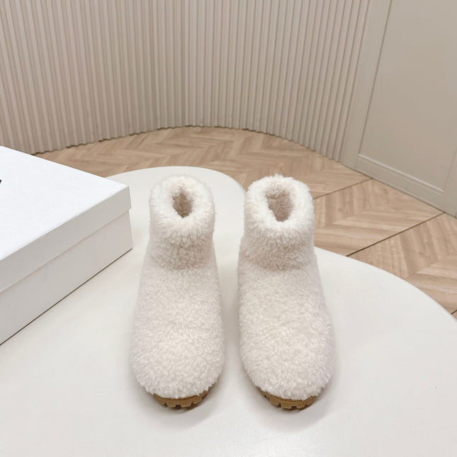 SNOW ANKLE BOOTS IN WHITE SHEARLING