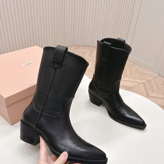 POINTED TOE BOOTS IN BLACK CALFSKIN