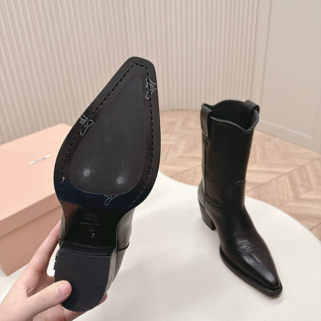 POINTED TOE BOOTS IN BLACK CALFSKIN