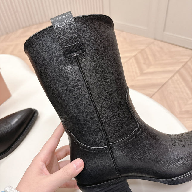 POINTED TOE BOOTS IN BLACK CALFSKIN