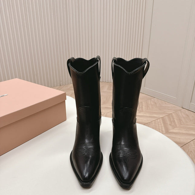 POINTED TOE BOOTS IN BLACK CALFSKIN