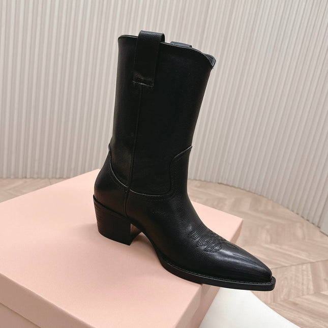 POINTED TOE BOOTS IN BLACK CALFSKIN