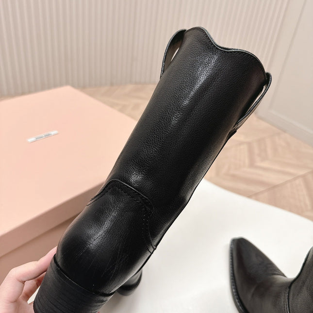 POINTED TOE BOOTS IN BLACK CALFSKIN
