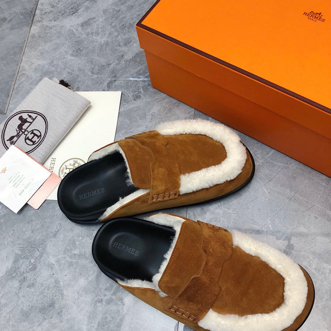 GO MULE IN BRONZE BROWN SUEDE ATTACH WHITE FLEECE
