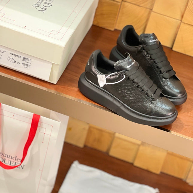 OVERSIZED SNEAKERS IN BLACK TEXTURED LAMBSKIN