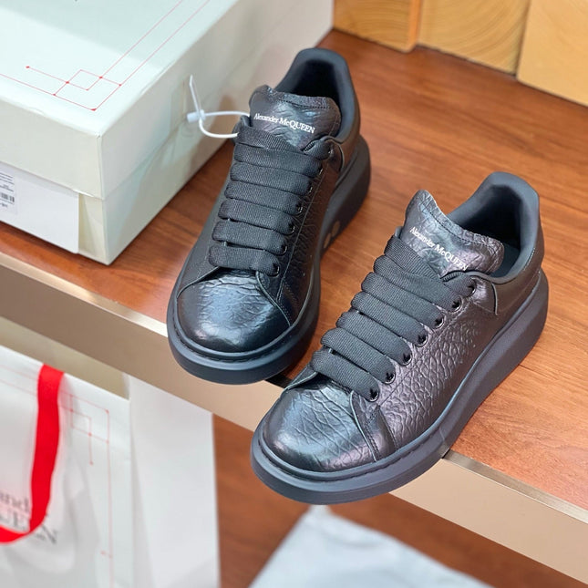 OVERSIZED SNEAKERS IN BLACK TEXTURED LAMBSKIN