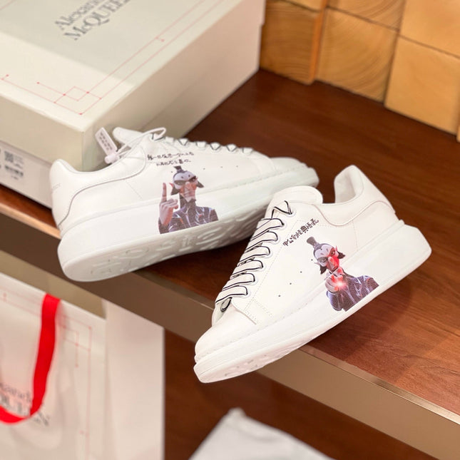 OVERSIZED SNEAKERS IN WHITE CALFSKIN CARTOON FIGURE BLACK TRIM LACES