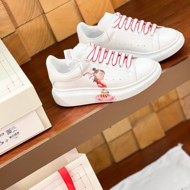 OVERSIZED SNEAKERS IN WHITE CALFSKIN WITH CARTOON FIGURE