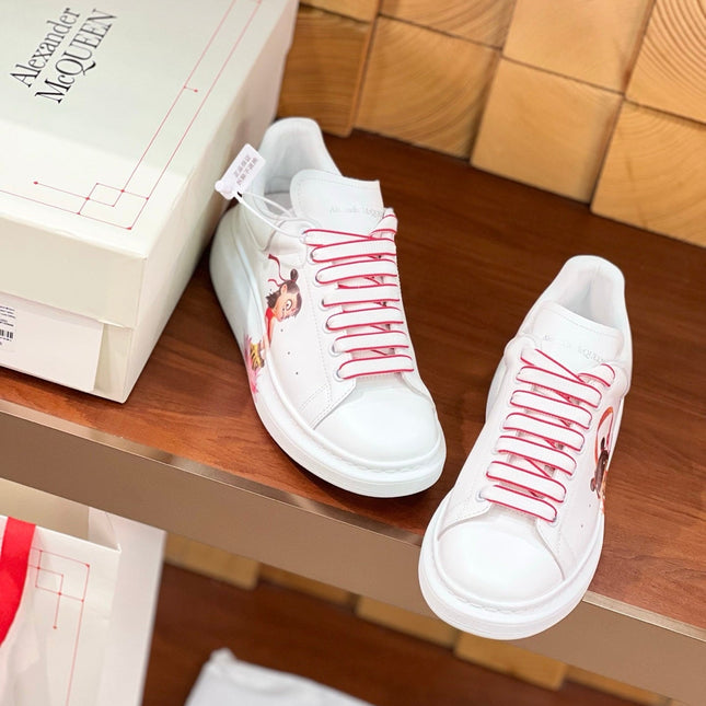 OVERSIZED SNEAKERS IN WHITE CALFSKIN WITH CARTOON FIGURE