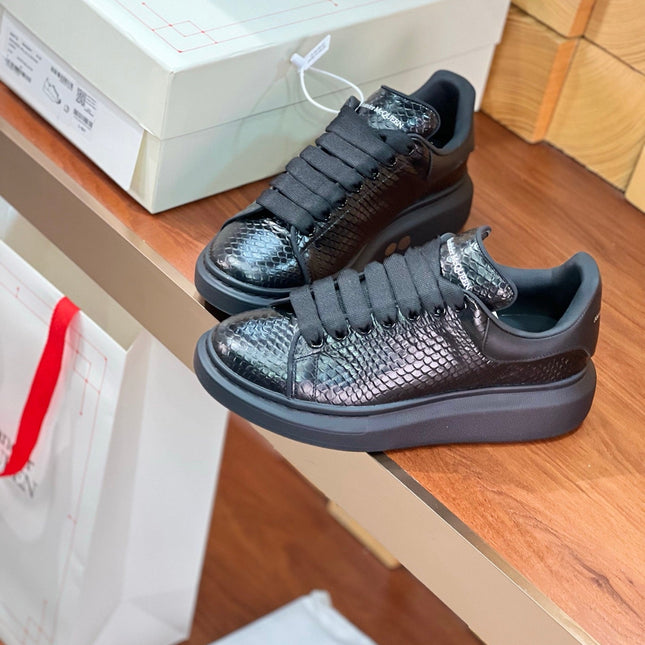OVERSIZED SNEAKERS IN BLACK GLOSSY CALFSKIN SNAKE-EFFECT