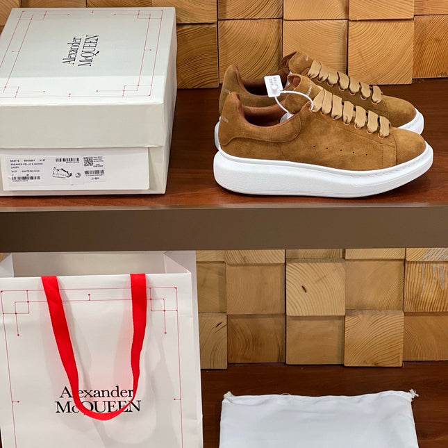 OVERSIZED SNEAKERS IN BROWN SUEDE