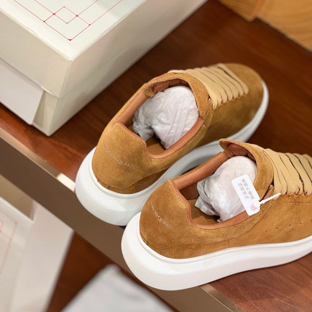 OVERSIZED SNEAKERS IN BROWN SUEDE