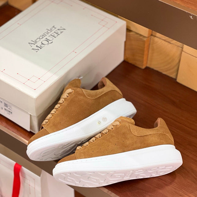 OVERSIZED SNEAKERS IN BROWN SUEDE