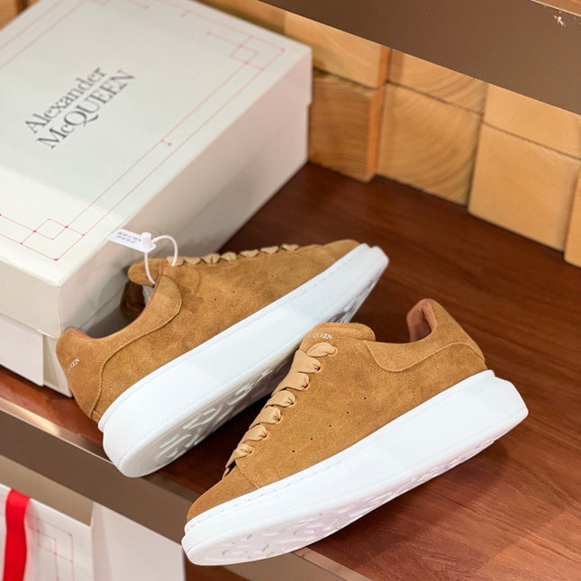 OVERSIZED SNEAKERS IN BROWN SUEDE