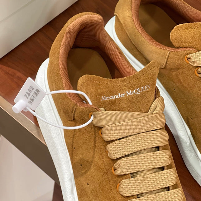 OVERSIZED SNEAKERS IN BROWN SUEDE