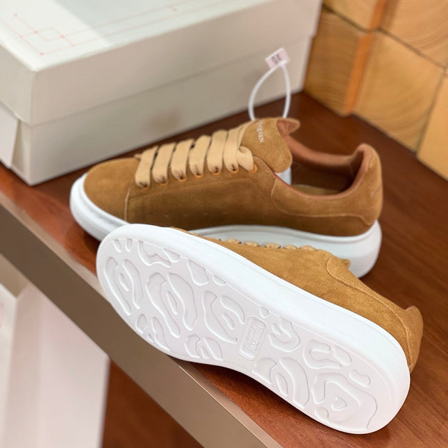 OVERSIZED SNEAKERS IN BROWN SUEDE