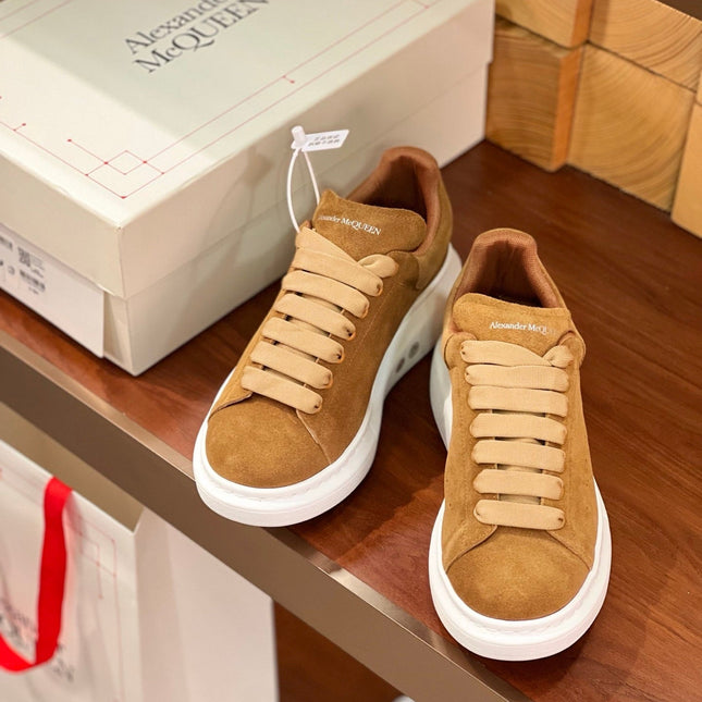 OVERSIZED SNEAKERS IN BROWN SUEDE