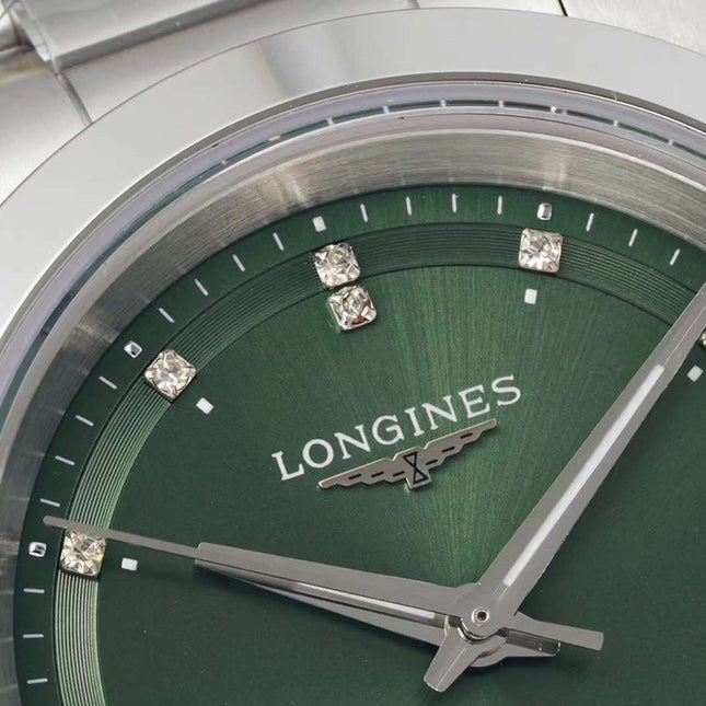 CONQUEST WATCH SILVER CASE WITH JUNGLE GREEN DIAL