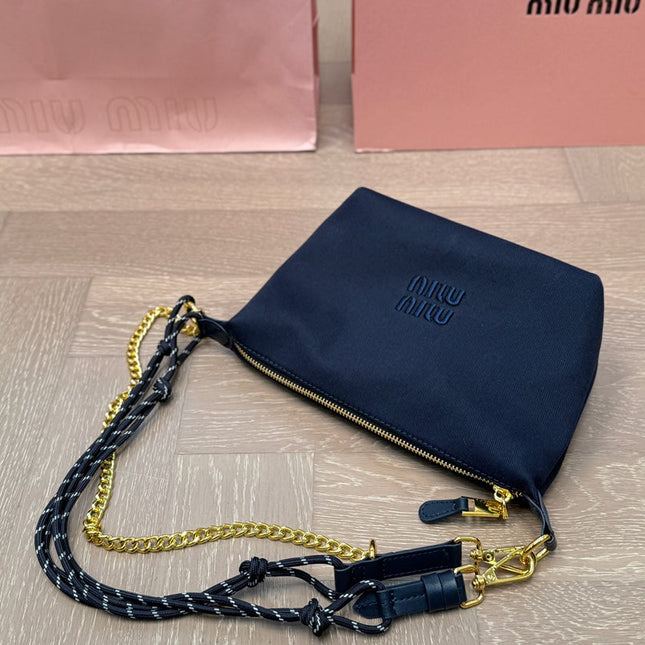 CHAIN SHOULDER BAG 18 IN BLACK FABRIC GOLD HARDWARE