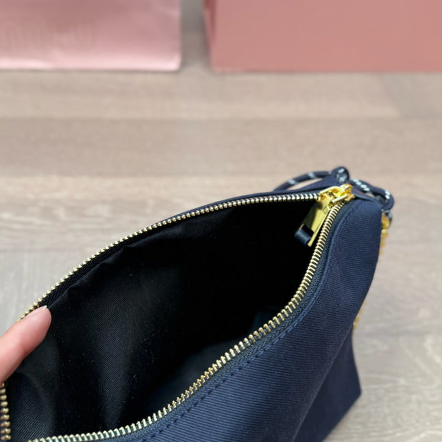 CHAIN SHOULDER BAG 18 IN BLACK FABRIC GOLD HARDWARE