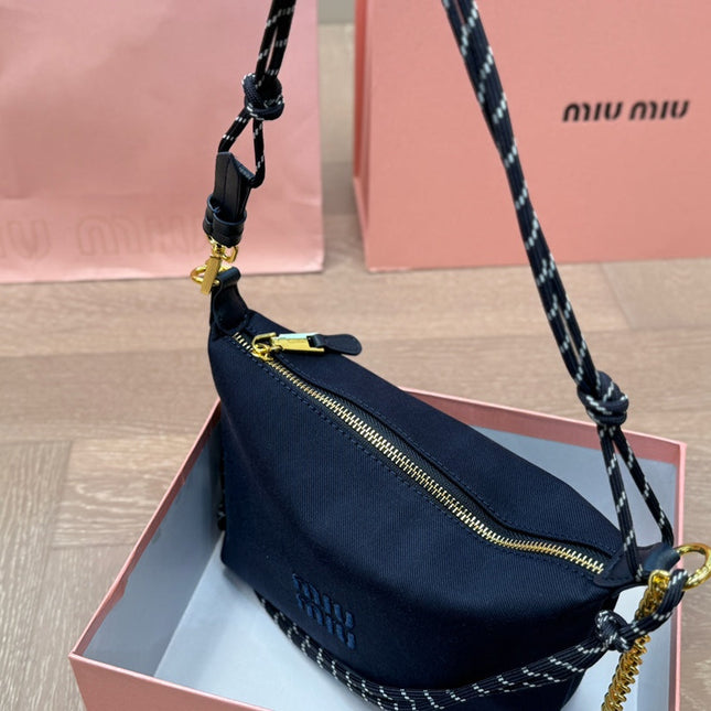 CHAIN SHOULDER BAG 18 IN BLACK FABRIC GOLD HARDWARE