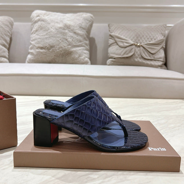 EMBOIDERED LOGO MULES IN NAVY BLUE EMBOSSED CALFSKIN