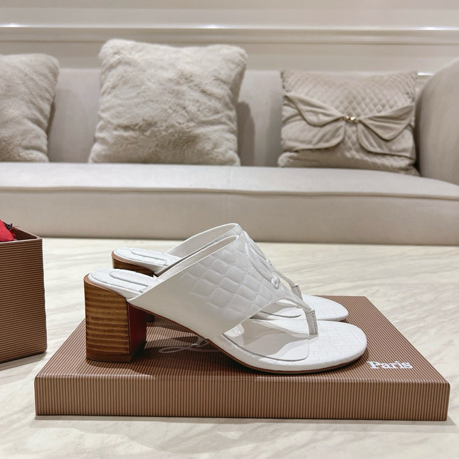 EMBOIDERED LOGO MULES IN WHITE EMBOSSED CALFSKIN