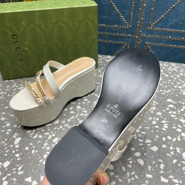 HIGH WEDGE PLATFORM IN WHITE CALFSKIN WITH GOLD HARDWARE