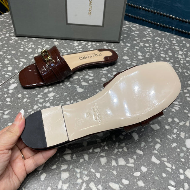 FLAT MULE IN SYRUP BROWN CALFSKIN