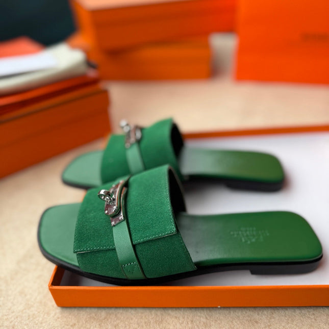 0RAN SANDALS IN EMERALD GREEN CALFSKIN