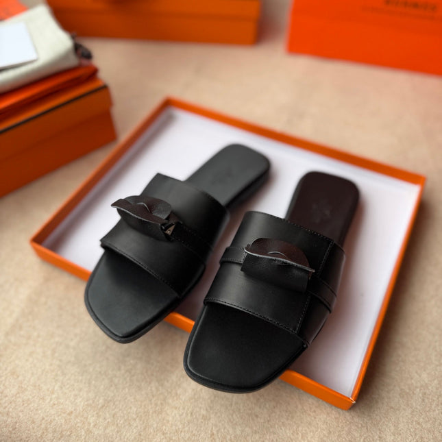 0RAN SANDALS IN BLACK CALFSKIN