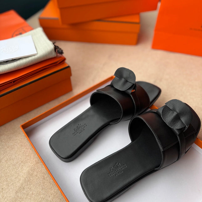 0RAN SANDALS IN BLACK CALFSKIN