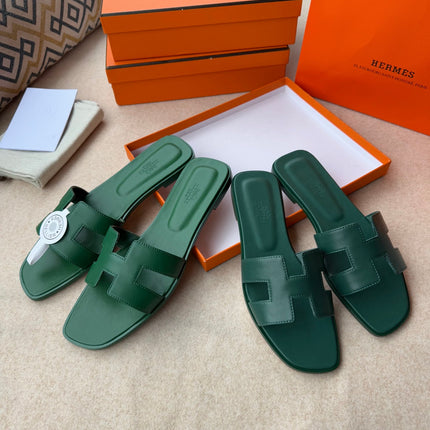 0RAN SANDALS IN FOREST GREEN CALFSKIN