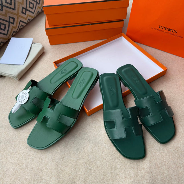 0RAN SANDALS IN FOREST GREEN CALFSKIN