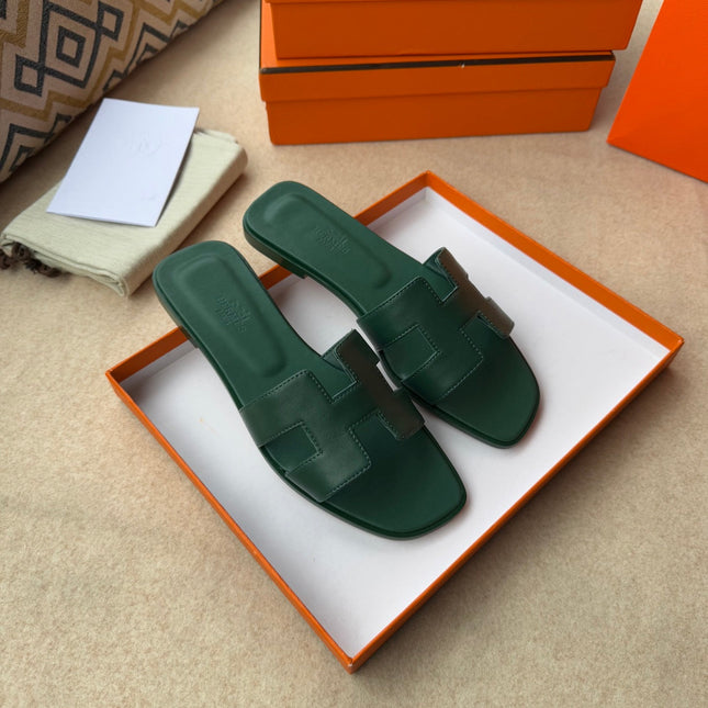 0RAN SANDALS IN FOREST GREEN CALFSKIN