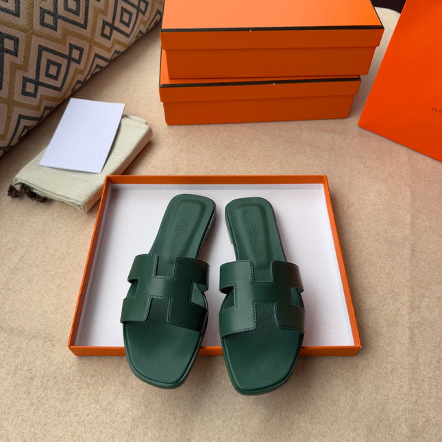 0RAN SANDALS IN FOREST GREEN CALFSKIN