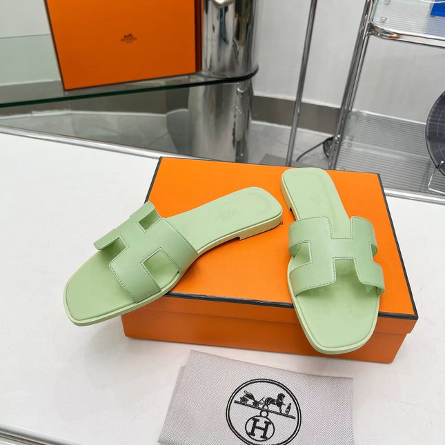 0RAN SANDALS IN GREEN PASTEL CALFSKIN