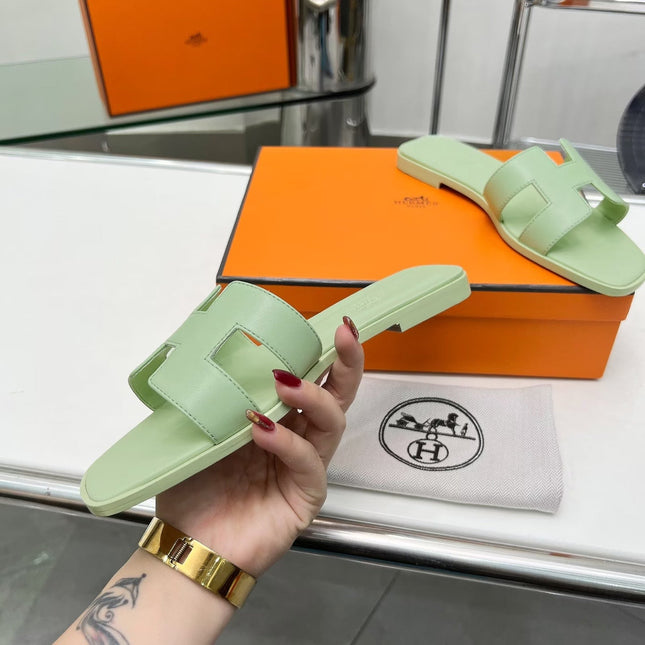 0RAN SANDALS IN GREEN PASTEL CALFSKIN