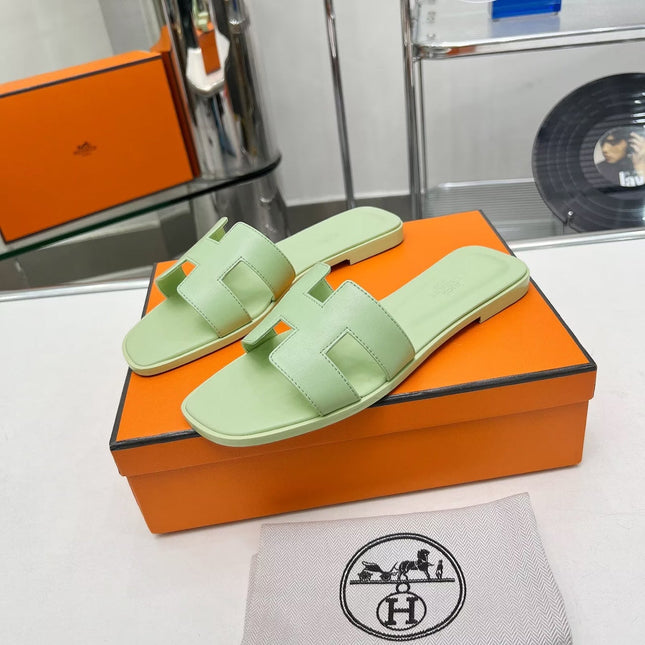 0RAN SANDALS IN GREEN PASTEL CALFSKIN