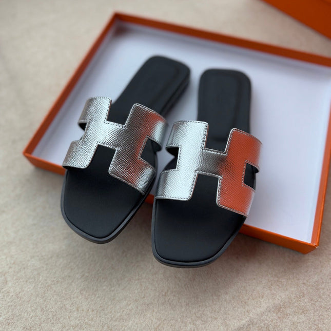 0RAN SANDALS IN SILVER CALFSKIN