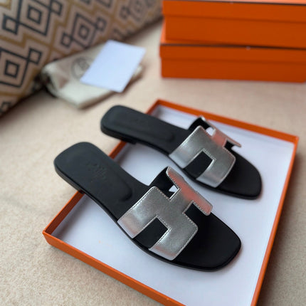 0RAN SANDALS IN SILVER CALFSKIN