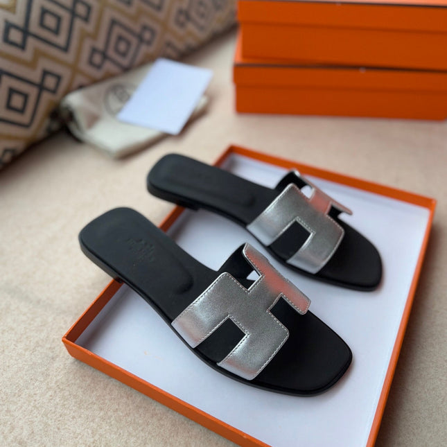 0RAN SANDALS IN SILVER CALFSKIN