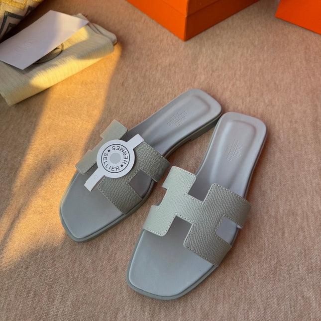 0RAN SANDALS IN WARM GRAY CALFSKIN