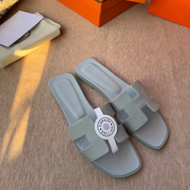 0RAN SANDALS IN WARM GRAY CALFSKIN