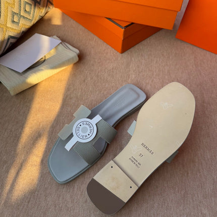 0RAN SANDALS IN WARM GRAY CALFSKIN